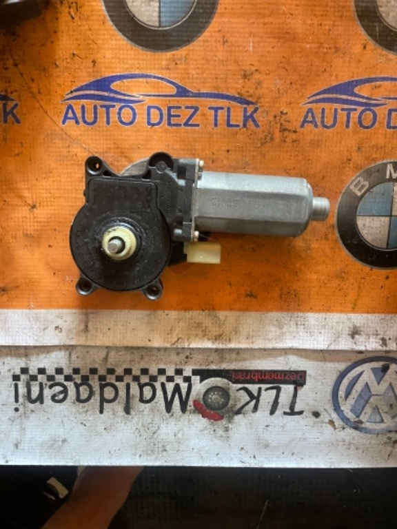 0130821953 motoras macara geam usa dreapta fata BMW X5 E53