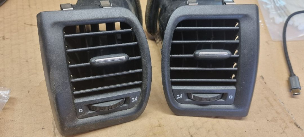 04394 Grila aer bord dreapta skoda fabia