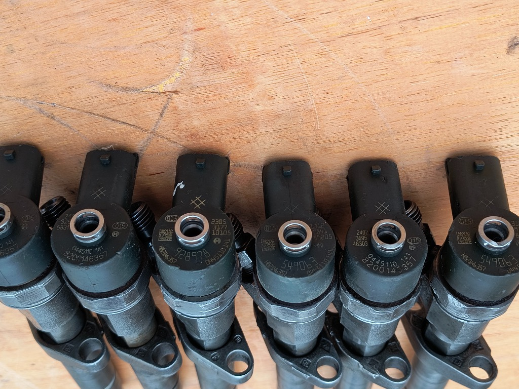 0445110141 8200146357 93190346 Bosch Injector Nissan Opel Renault 2.5 /2.3 dCi