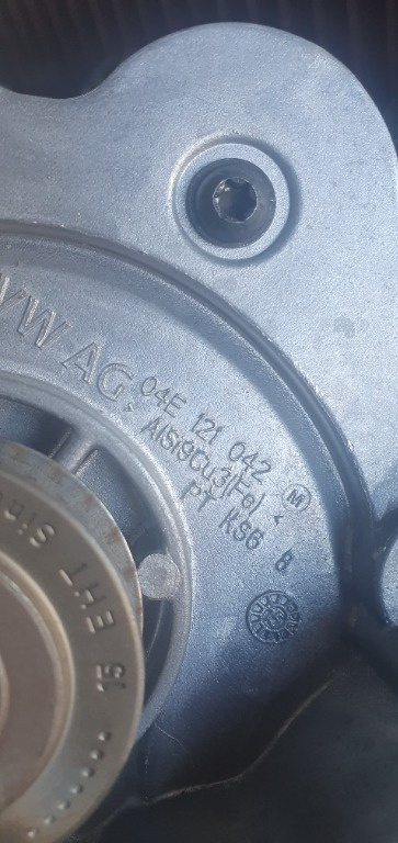 04E121042M Pompa apa cu corp termostat V