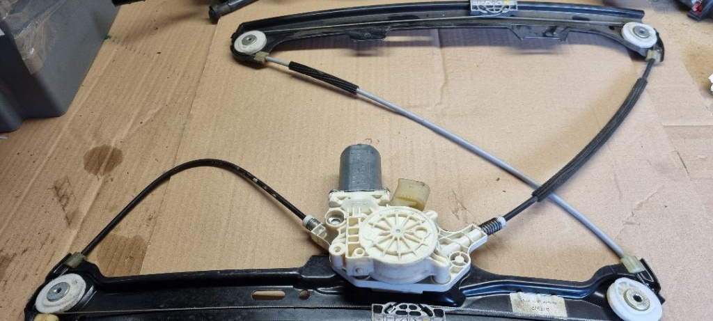 05112 Macara cu motoras dreapta fata bmw seria 5 e60, e61 0130821458 997748100