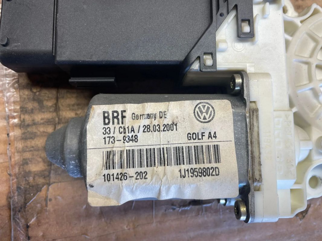 05327 Motoras macara dreapta fata avand codul orig
