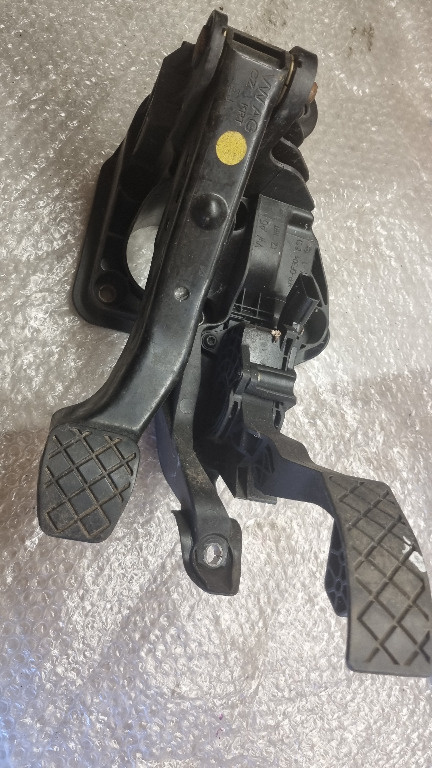 06711 pedala frana skoda rapid 6r1721058p