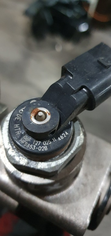06F127025N Pompa de inalta presiune Audi A3 (8P1) 2.0 FSI BLR