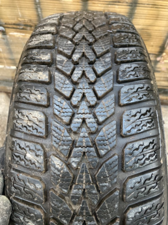 1 bucata anvelopa pe 15" dunlop winter response 2 iarna 185/60/15 8mm dot 1918