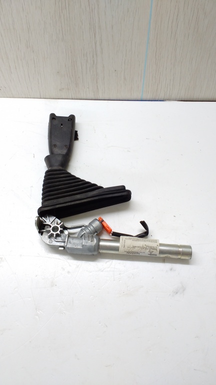86843-jd010 pretensionare centura dreapta Nissan Qashqai j10