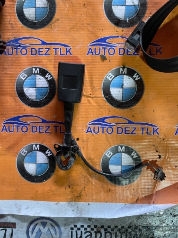 8E0857755D capsa centura stanga fata Audi A6 C6
