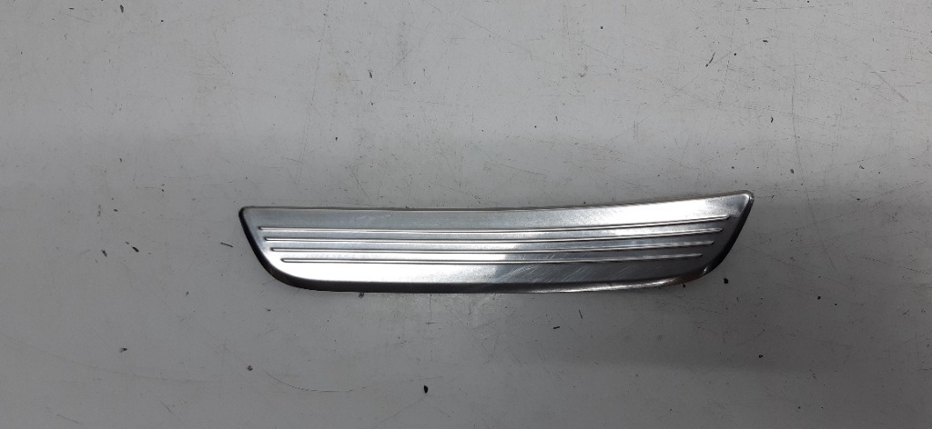A2056800135 Ornament Prag Mercedes E Class W213