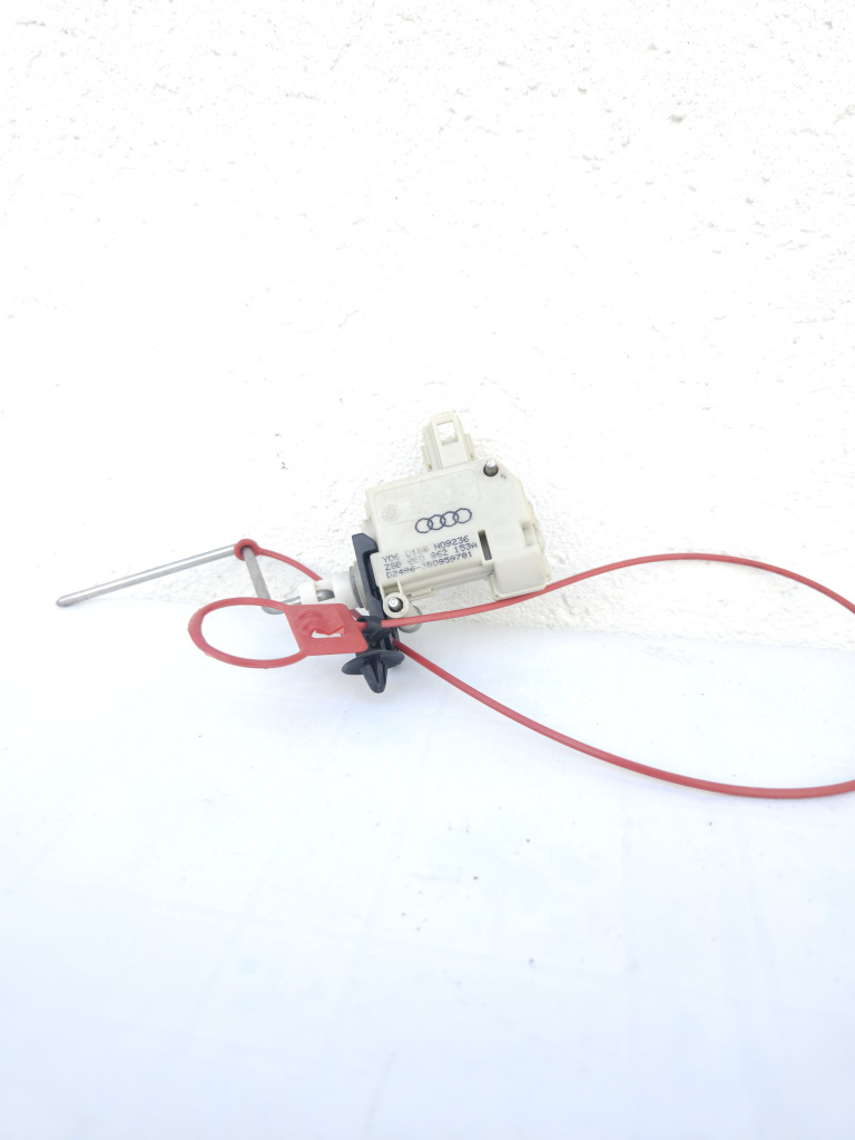 Actuator capac rezervor 8E0862153A Audi A3 8PA Hat