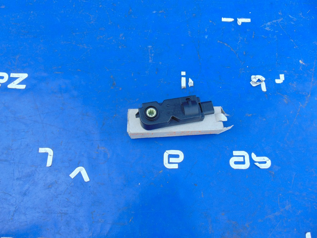 ACTUATOR GRILA ACTIVA OPEL ASTRA K 1.2T COD: 84089658