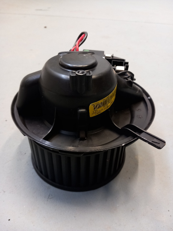 Aeroterma / Ventilator habitaclu SKODA SUPERB II (2012)/ 3C0907521F