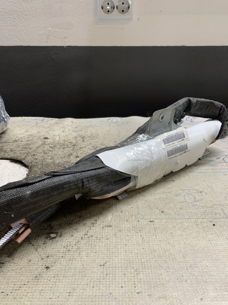 Airbag cortina dreapta Peugeot 3008 - Motorina 2010, 9684667780