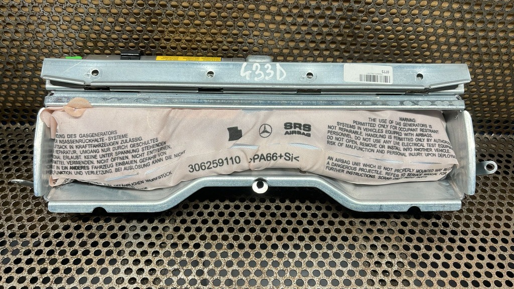 Airbag genunchi Mercedes C-class W204 2007-2014 2048602002