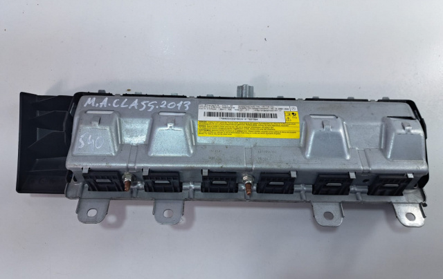 Airbag genunchi sofer Cod: 617379600C Me