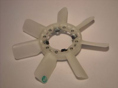 AISIN Paleta ventilator, racire motor FNT-006 se potriveste la TOYOTA HILUX VI pick-up (_N1_) 1997 1998 1999 2000 2001 2002 2003 2004 2005