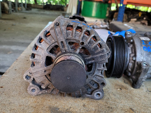 Alternator Audi A4 B9 8W 2.0 tdi cod OEM 04L903024A