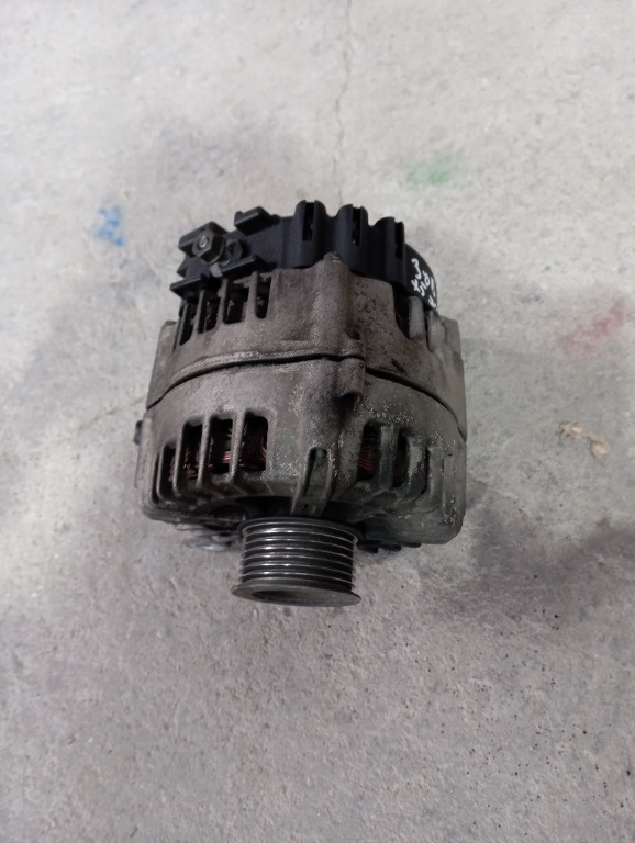 Alternator BMW F10 f07 x5 e70 X6 E71 n57 e90 e92 cu 7 caneluri 2011