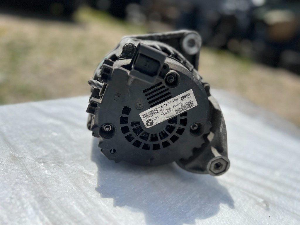 Alternator BMW X3 F25 cod 8515754 / 02613702A