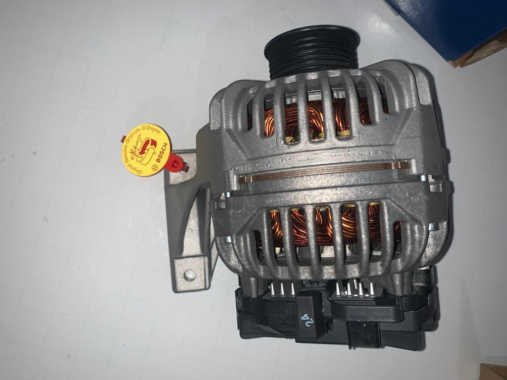 Alternator BOSCH 14V 120A - 0986041150 VOLVO S80 / V70 / S60 / XC70