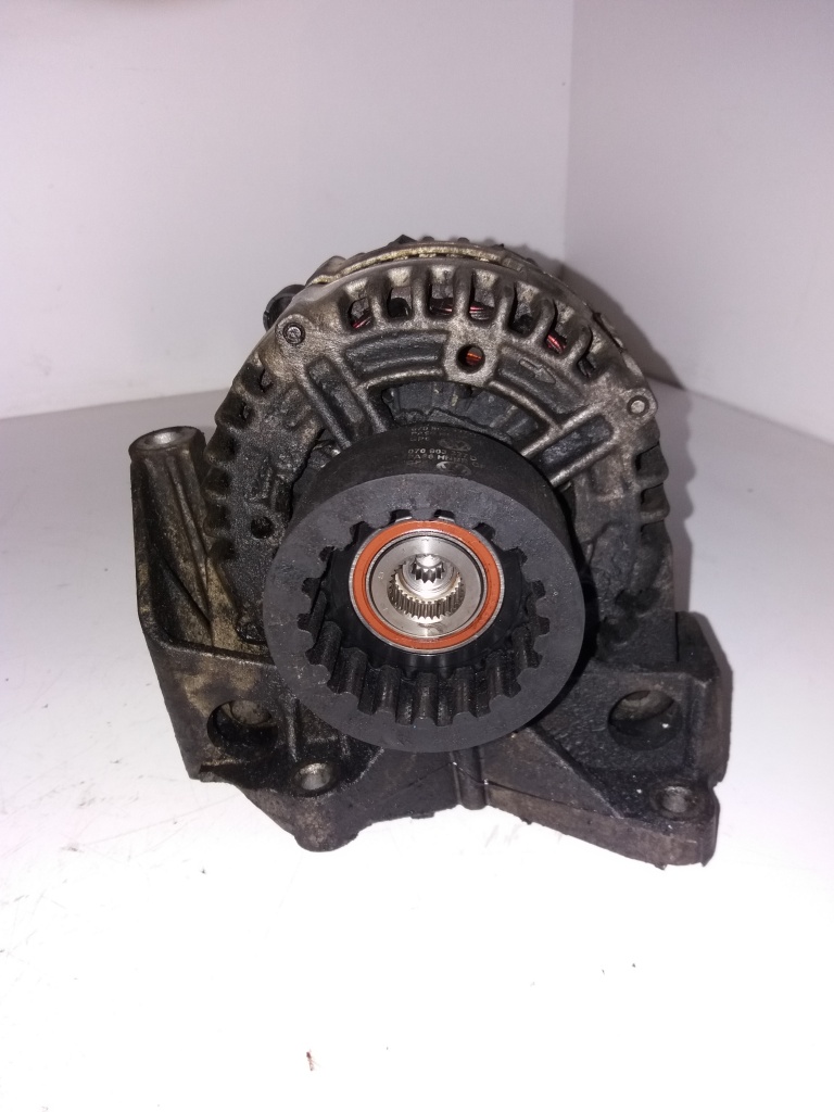 Alternator Bosch pentru Vw Touareg motor 2,5 tdi cu codul 0121615029