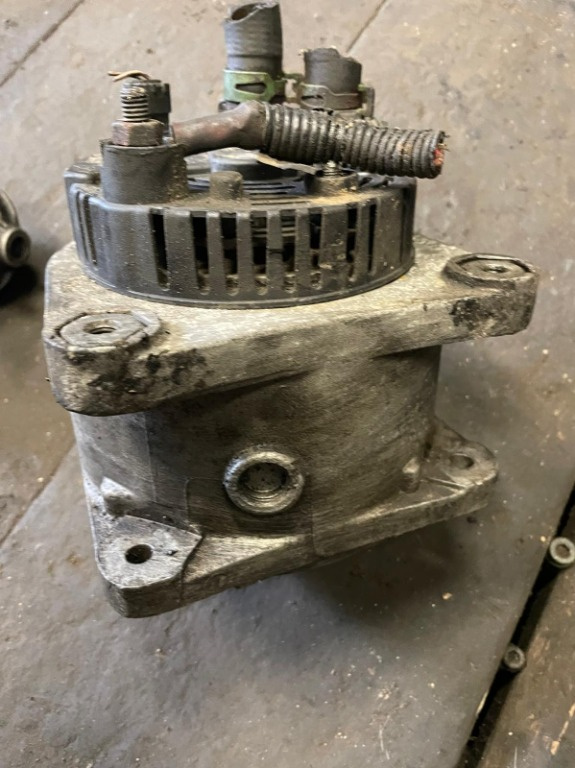 Alternator cu racire Renault Megane 2 Espace Laguna 2 etc 1.9 dci diesel 88Kw