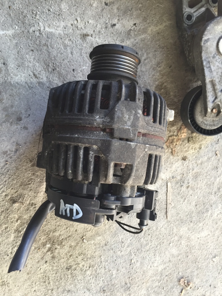 Alternator Golf 4 1.9 tdi motor ATD de 90 amperi 038903023L