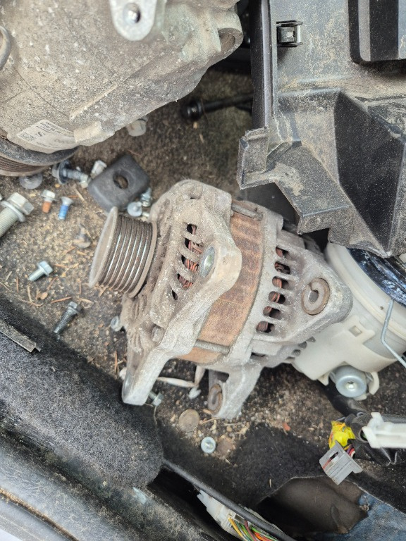 Alternator Nissan QashQai 2008 1.6 BENZI
