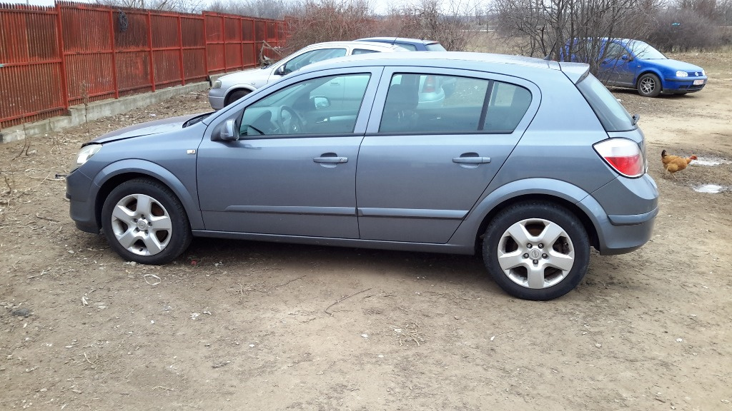 Alternator Opel Astra H 2006 hatchback 1.9