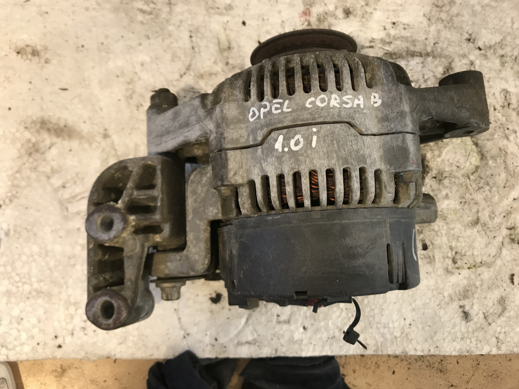 Alternator opel corsa b 1.0b 1995 - 2000