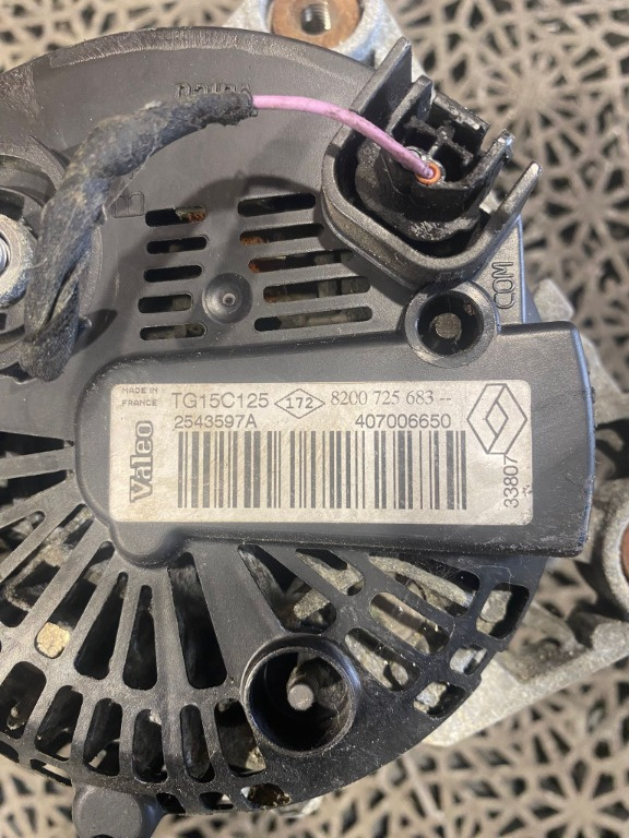 Alternator RENAULT Grand Scenic/ Megane 2 / Scenic 2 cod 8200725683 2.0 dci