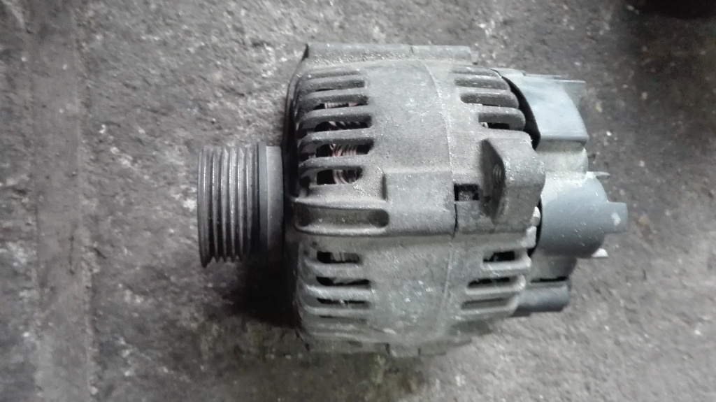 Alternator Renault Megane 2 1.6 16v cod : 8200323126 ( valeo )