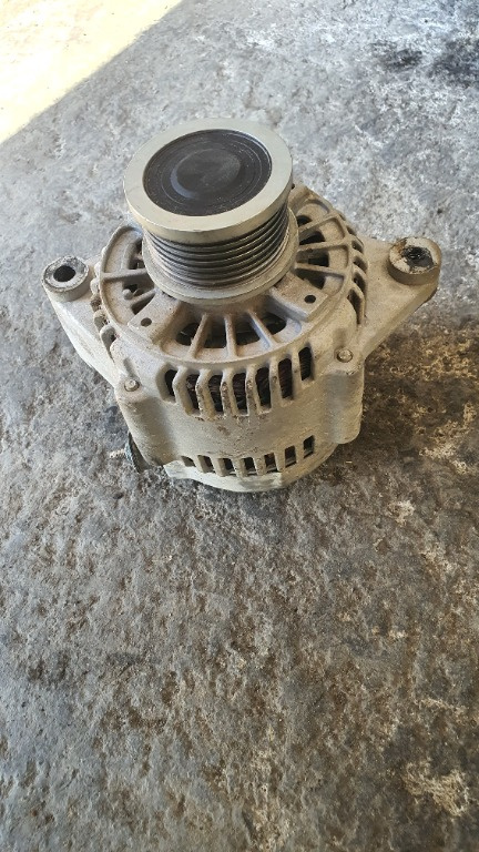Alternator Toyota Hilux 4D4 2.5diesel Cod motor 2KD 2005 2006 2007 2008 2009 2010