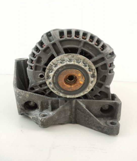 Alternator Volkswagen Transporter T5 /Touareg 2.5 tdi Volkswagen VW Touareg generatia 1 7L [2002 - 2007]