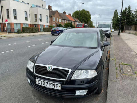 Amortizor capota Skoda Octavia 2 2006 berlina 1900