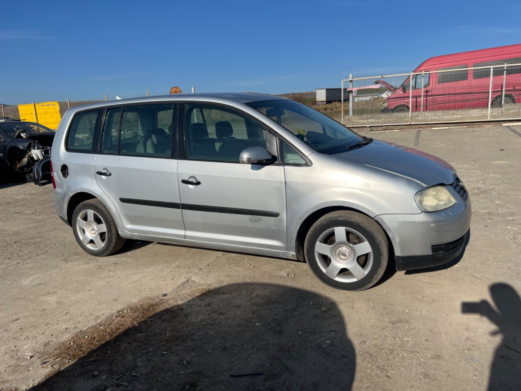 Amortizor capota Volkswagen Touran 2004 