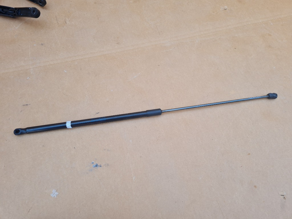 Amortizor capota VW Golf 7 5G0823359A 5G0 823 359 A