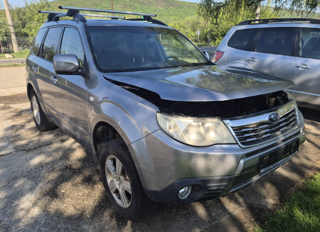 AMORTIZOR CU ARC SI FLANSA DREAPTA FATA SUBARU FOR
