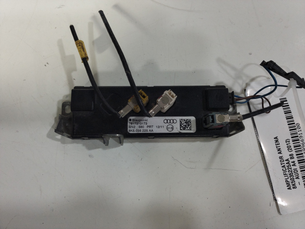 Amplificator antena Audi A4 B8 an 2012 cod piesa 8