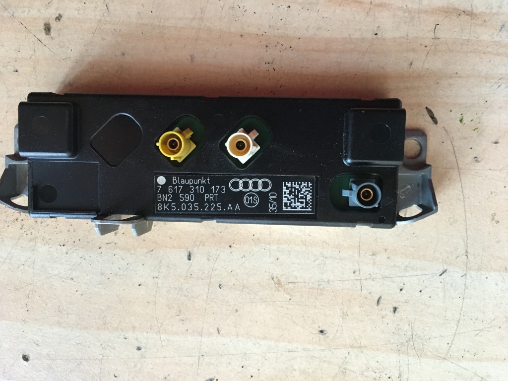 Amplificator antena radio A4 B8 cod 8K5035225AA
