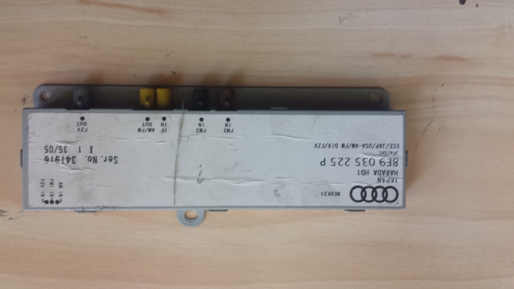 Amplificator antena radio pentru Audi A4 B6, B7, A6 C6 cod 8E9035225P