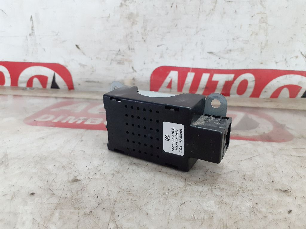 AMPLIFICATOR ANTENA VOLKSWAGEN GOLF VI 2010 OEM:5M0035570B.