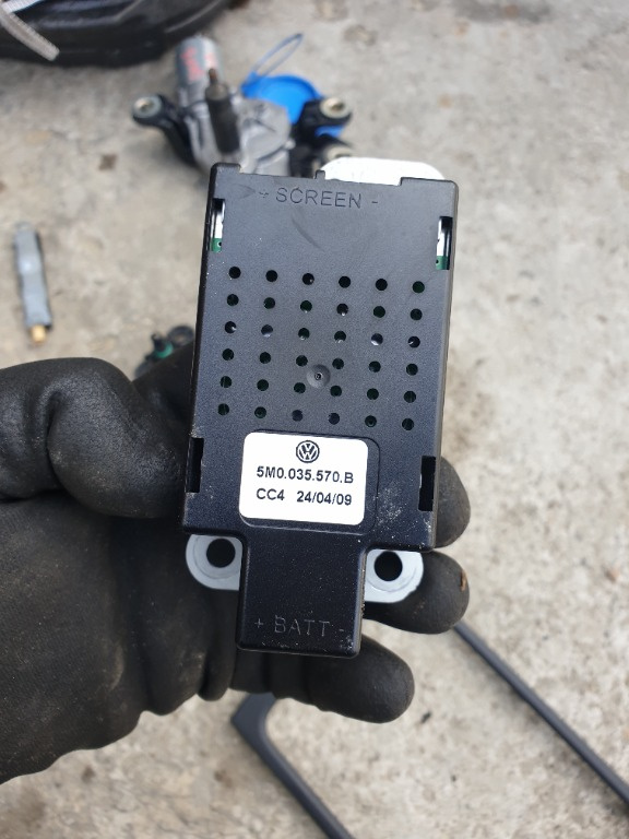 Amplificator Antena VW Golf 6 cod 5M0035570B