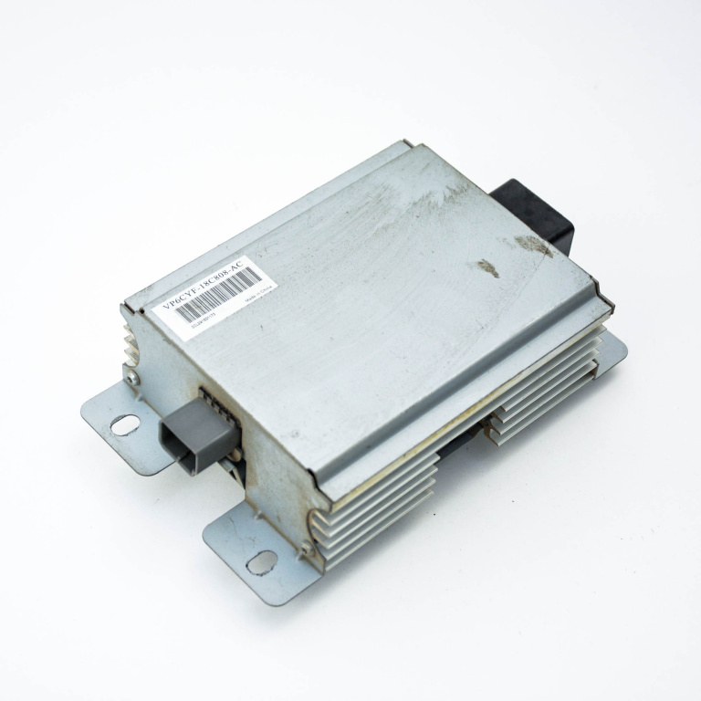 Amplificator Audio Jeep COMPASS (MK49) 2006 - Prezent Benzina VP6CYF-18C808-AC, VP6CYF18C808AC