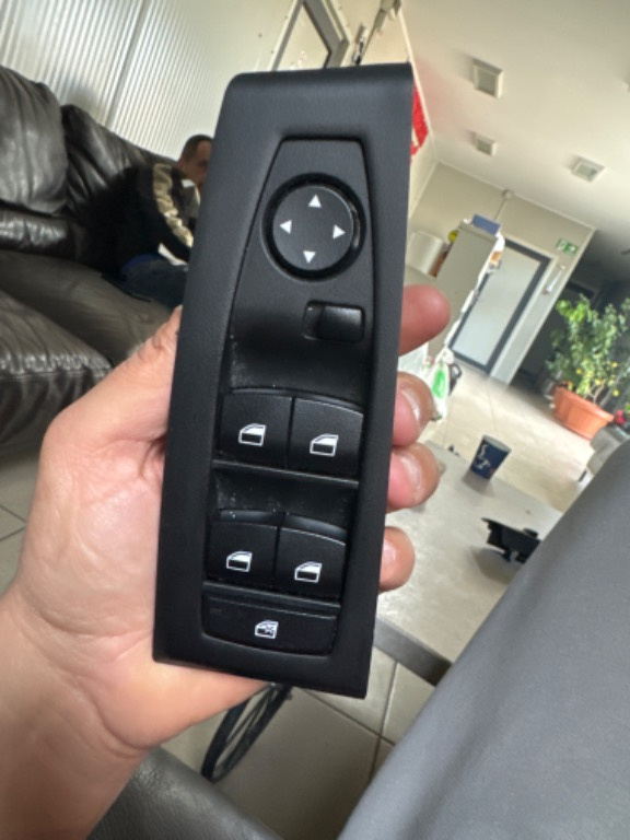 Anou butoane geamuri 9297347-01 piesa originala din dezmembrare de la BMW X5 F15 [2013 - 2018]