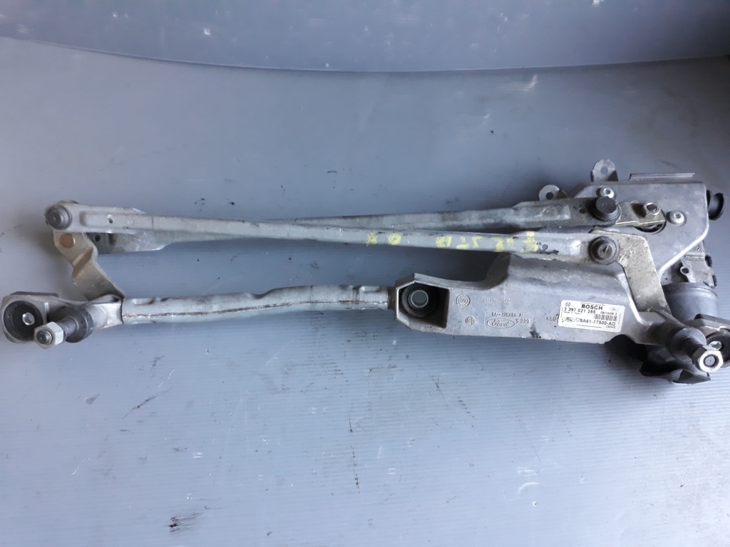 Ansamblu motoras stergator ford fiesta 6 dupa 2009 3397021285 8a6117500ad 0390241548 8a6117b571aa