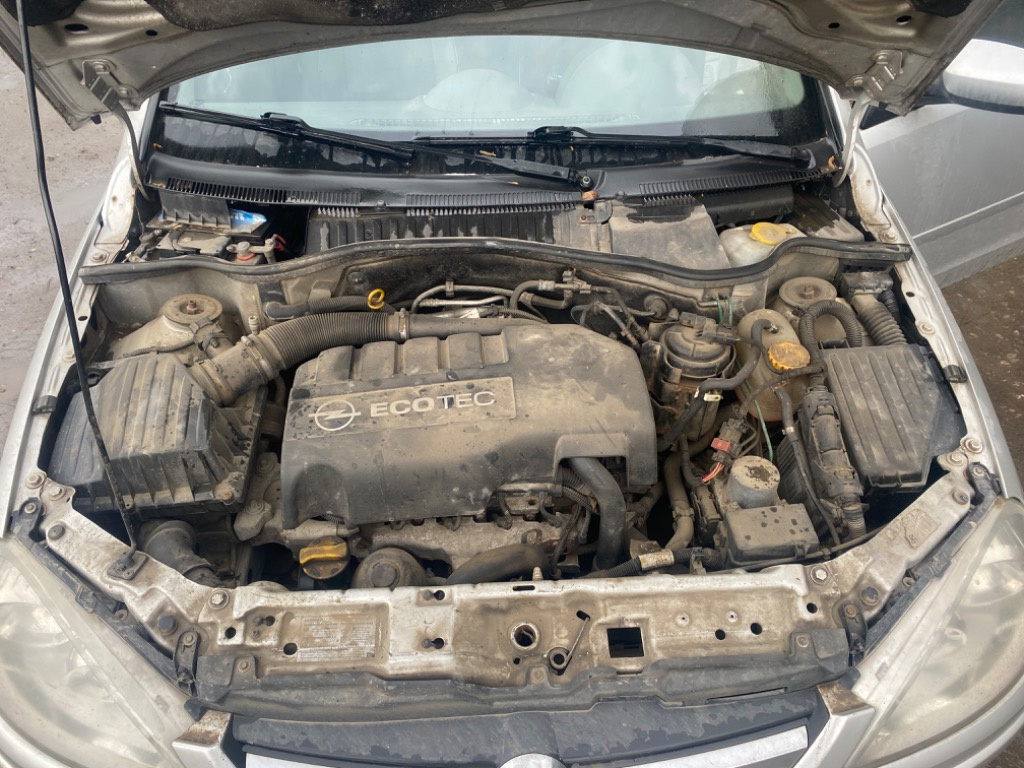 Ansamblu stergator cu motoras Opel Corsa