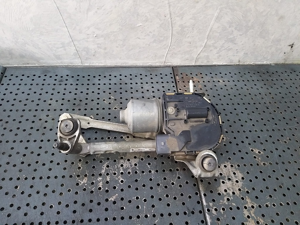 Ansamblu stergator motoras dreapta seat 