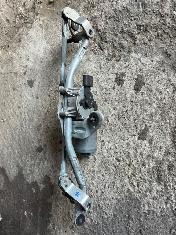 Ansamblul stergator audi a1 cod 8x195560301S an 2015