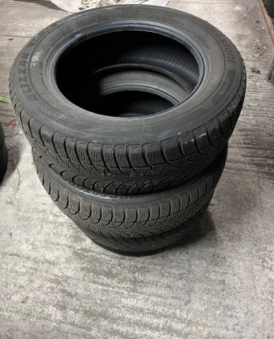 Anvelope De Iarna BridgeStone Blizzak LM-32 215/60