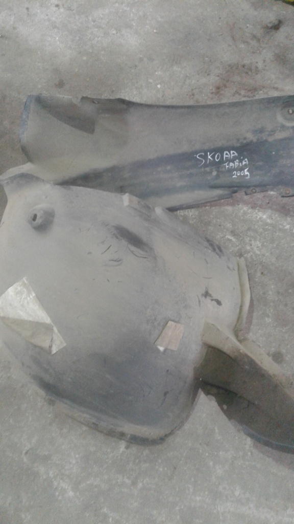 Aparatoare noroi stg fata Skoda Fabia 1.